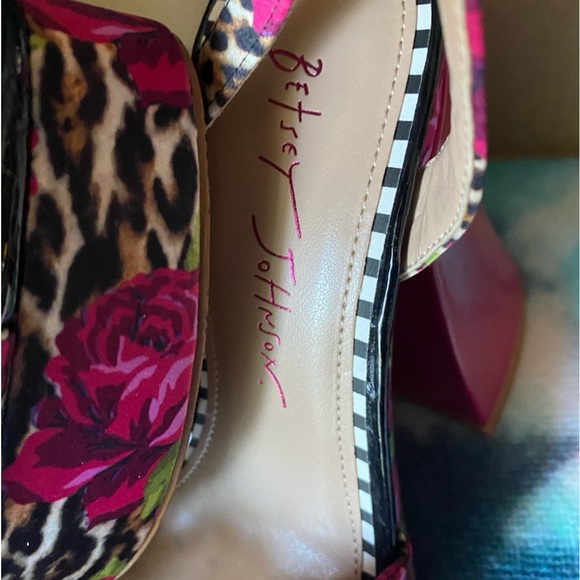 Betsey Johnson Brylie women Heeled Sandal SIZE 5 NWT - Picture 7 of 9